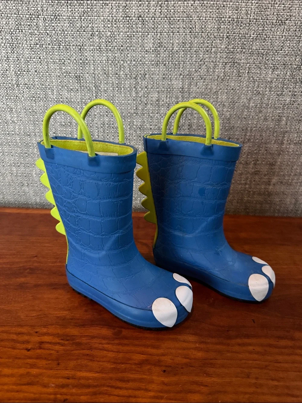 Cat and Jack Toddler Boys Blue Dinosaur Rain Boots with Lime Pull Loops Size 5